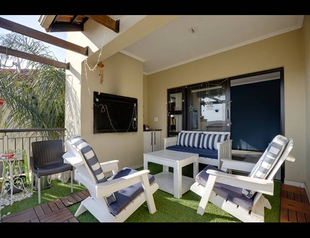 2 BEDROOM APARTMENT FOR SALE IN SUNNINGHILL